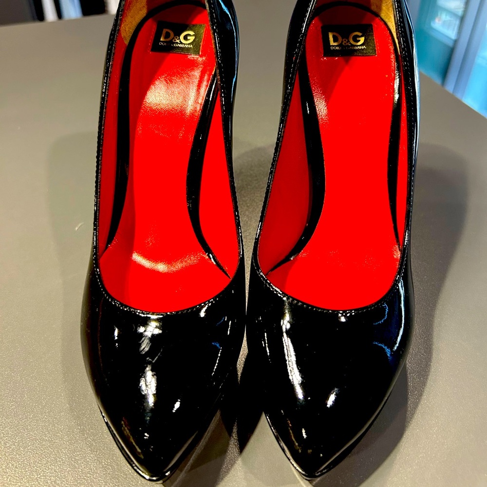 D&g heels size 6 worn twice 4.5in heel